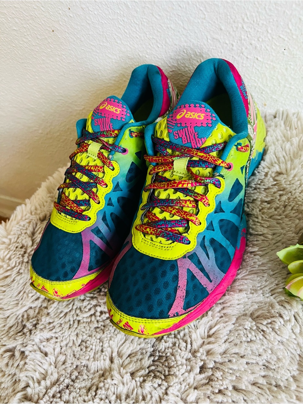 ASICS Gel-Noosa Tri 9 Running Shoes – Women’s Size 10 – Colorful & Lightweight